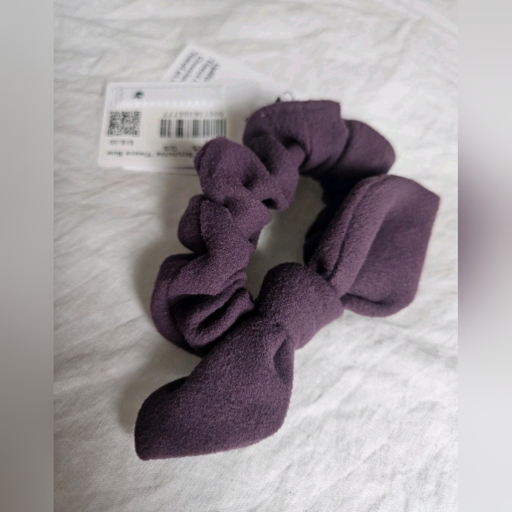 NWT LULULEMON Uplifting Scrunchie Fleece Bow Grape Thistle purple  💜 SOLD OUT